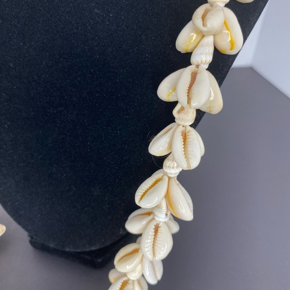 LONG UNIQUE CLUSTERED SHELL NECKLACE STATEMENT PIECE - Picture 7 of 7